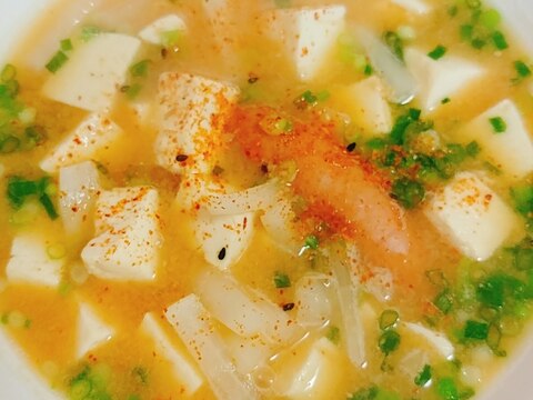 大根　ウインナー　小ネギのピリ辛味噌スープ
